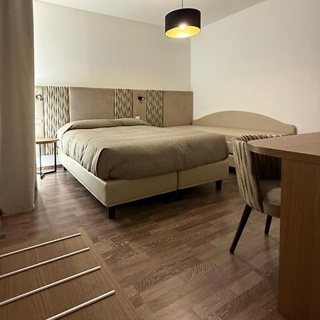 Hotel Miramare Pineto Bagian luar foto
