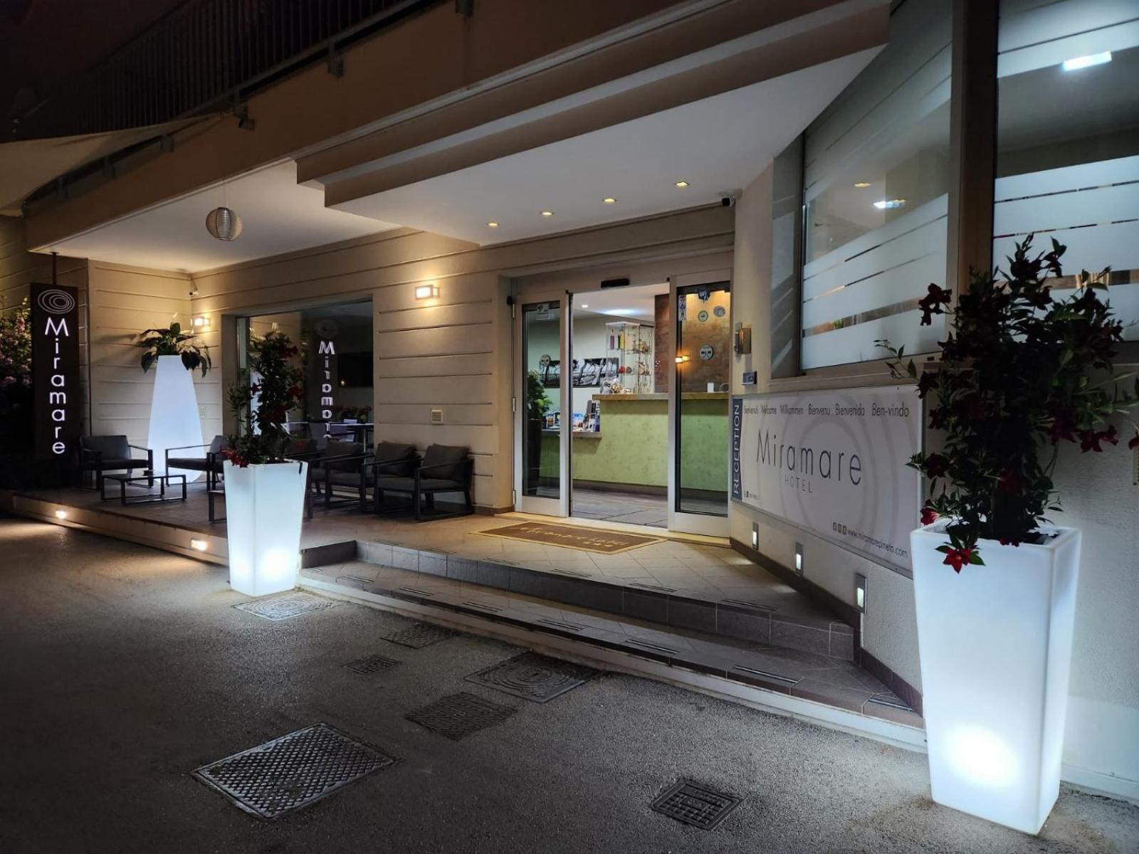 Hotel Miramare Pineto Bagian luar foto