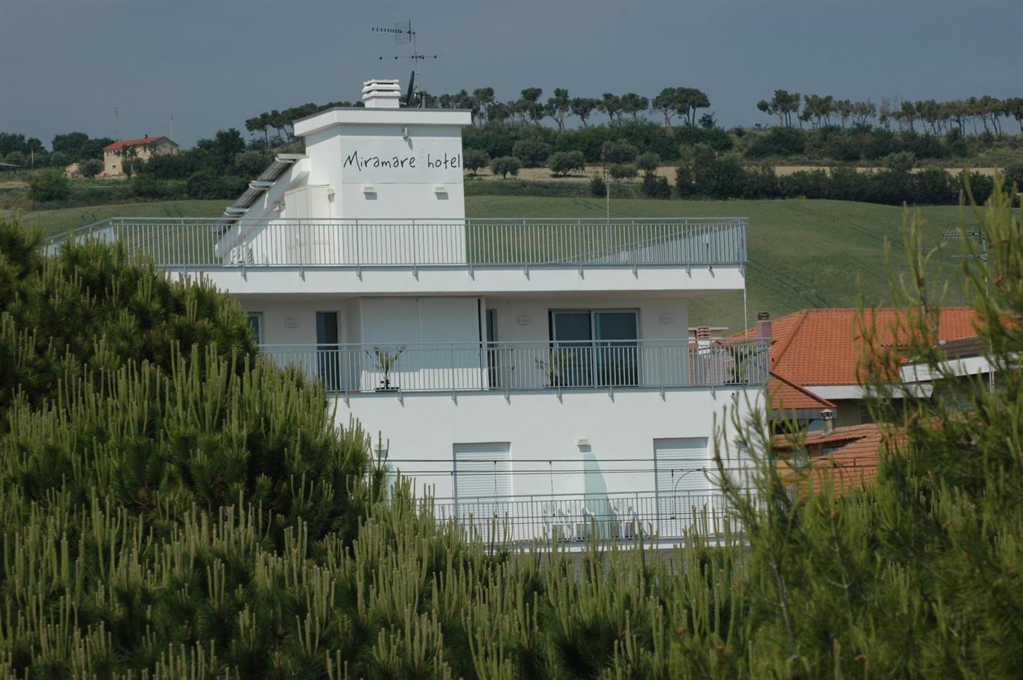 Hotel Miramare Pineto Bagian luar foto