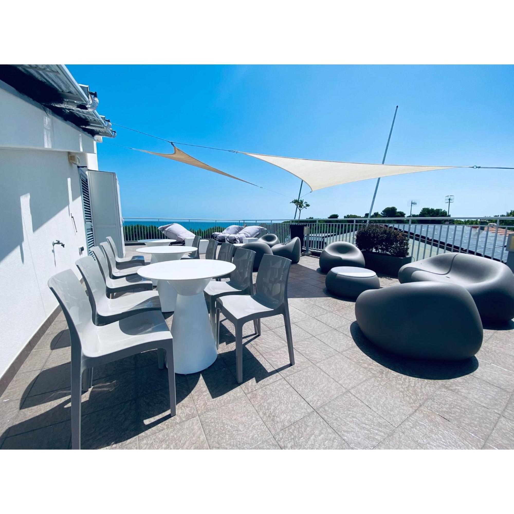 Hotel Miramare Pineto Bagian luar foto