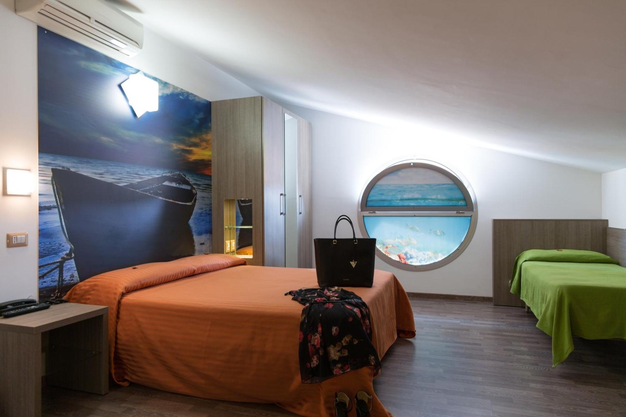 Hotel Miramare Pineto Bagian luar foto