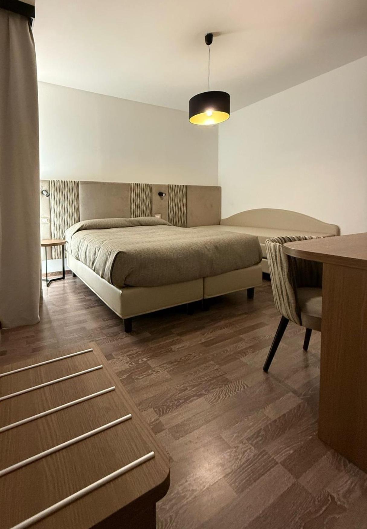 Hotel Miramare Pineto Bagian luar foto