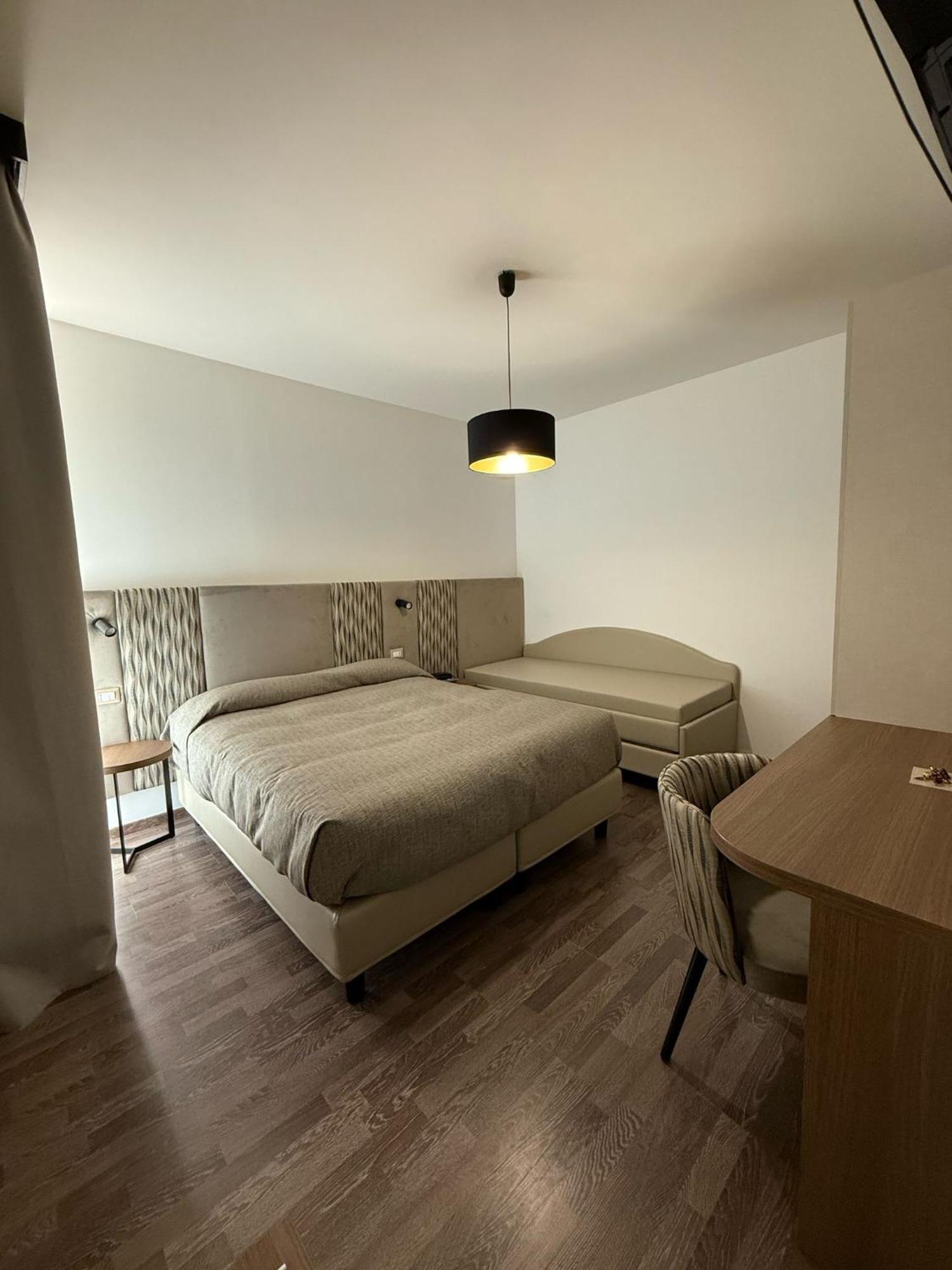 Hotel Miramare Pineto Bagian luar foto