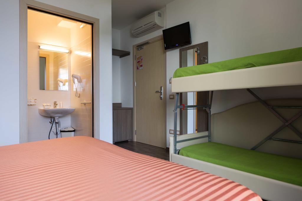 Hotel Miramare Pineto Bagian luar foto