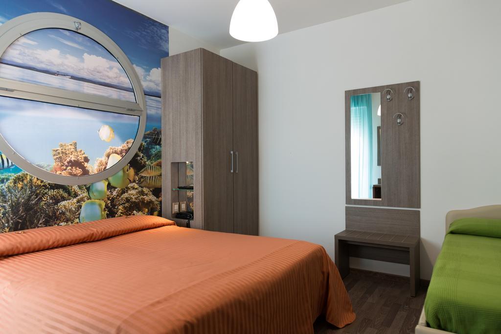 Hotel Miramare Pineto Bagian luar foto