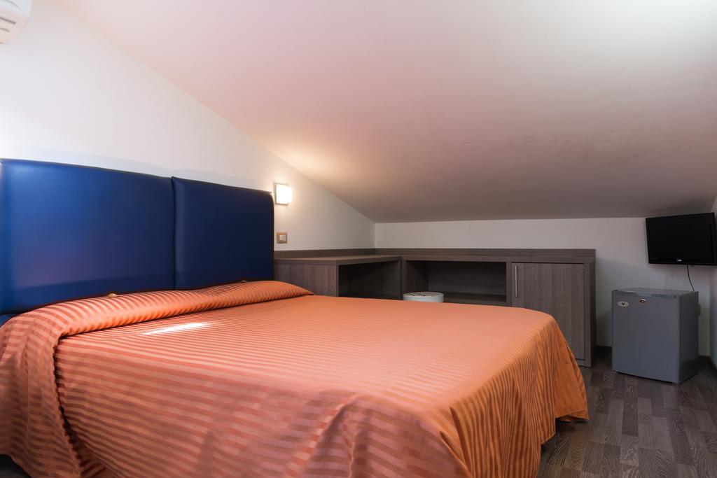 Hotel Miramare Pineto Bagian luar foto