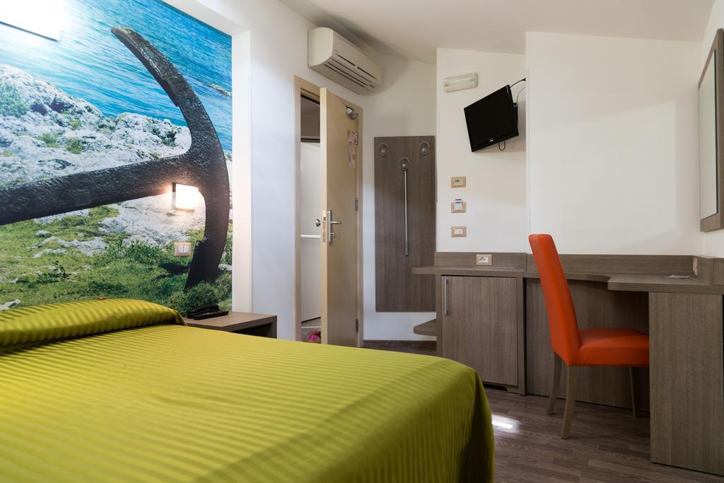 Hotel Miramare Pineto Bagian luar foto