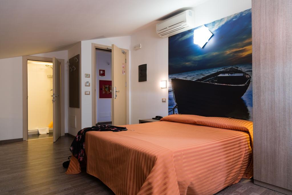 Hotel Miramare Pineto Bagian luar foto