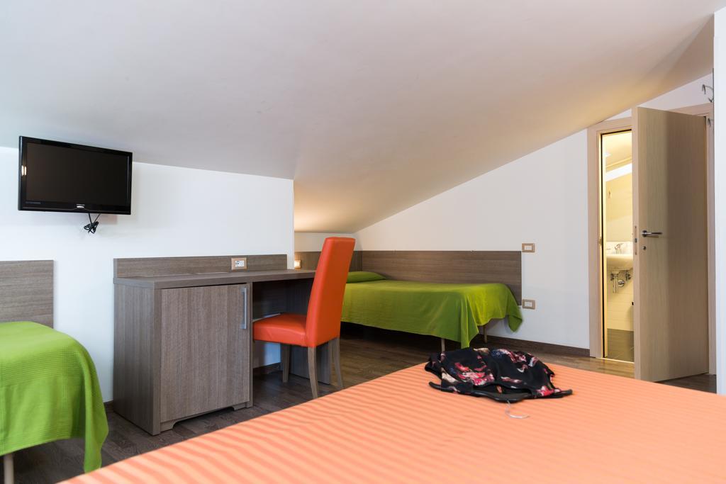 Hotel Miramare Pineto Bagian luar foto
