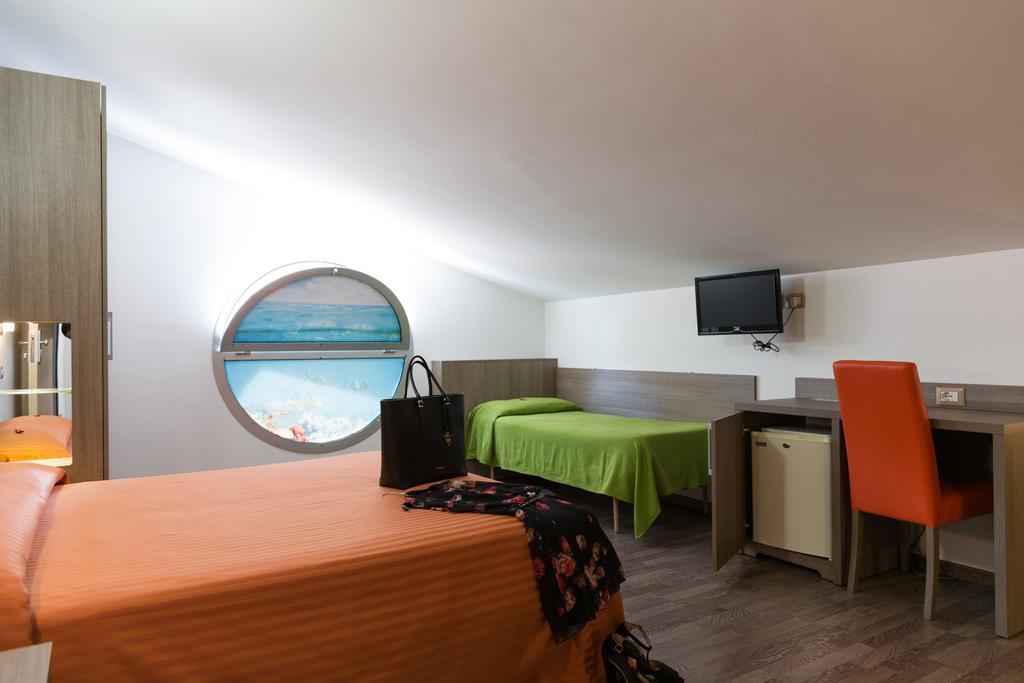 Hotel Miramare Pineto Bagian luar foto